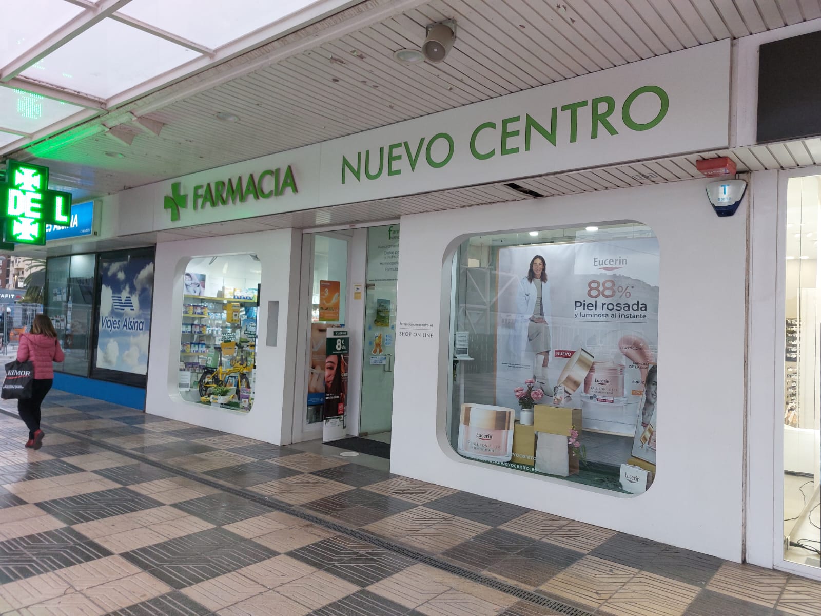 Farmacia Nuevo Centro, en el centro comercial Nuevo Centro.