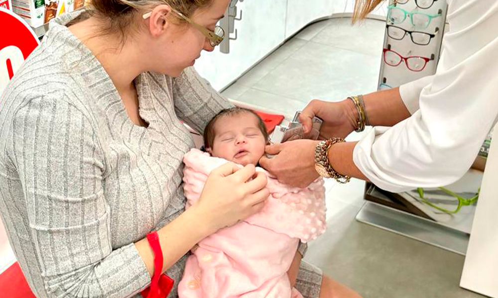 Puesta de pendientes Farmacia Nuevo Centro Valencia